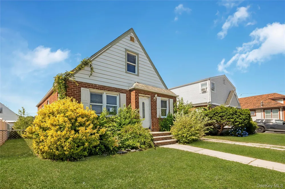 30 Viola Street Valley Stream, NY 11580