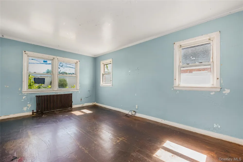 30 Viola Street Valley Stream, NY 11580