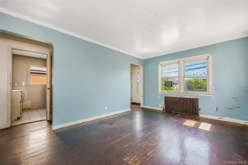 30 Viola Street Valley Stream, NY 11580