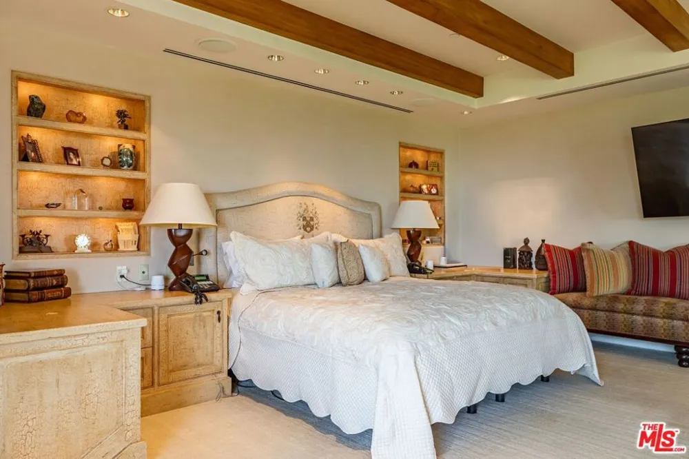 1101 Bel Air Place Los Angeles, CA 90077