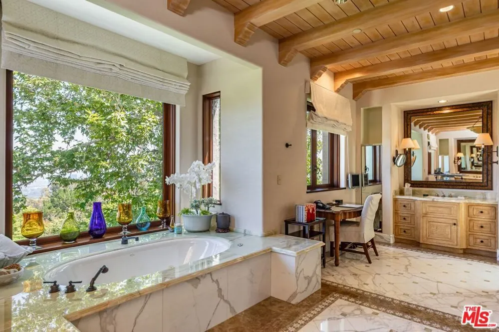 1101 Bel Air Place Los Angeles, CA 90077
