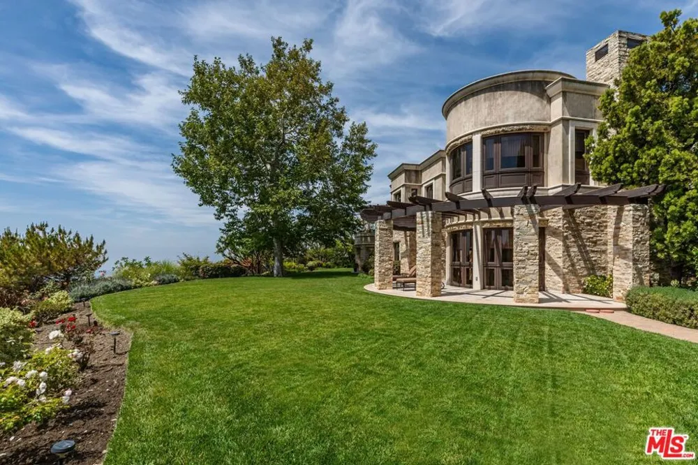 1101 Bel Air Place Los Angeles, CA 90077