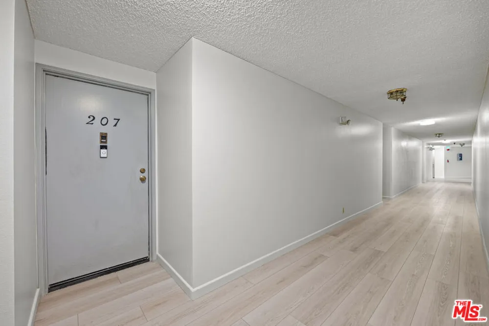 501 Palisades Drive #207 Pacific Palisades, CA 90272