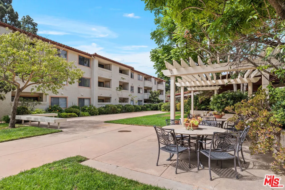 501 Palisades Drive #207 Pacific Palisades, CA 90272
