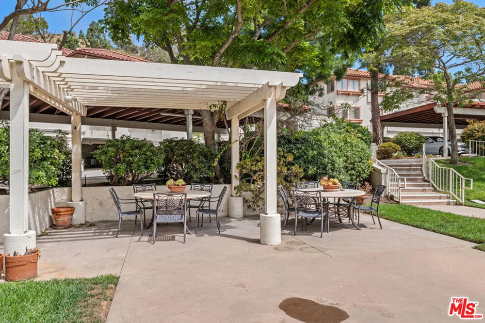 501 Palisades Drive #207 Pacific Palisades, CA 90272