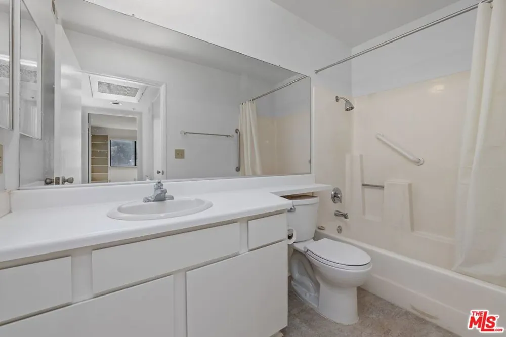 501 Palisades Drive #207 Pacific Palisades, CA 90272