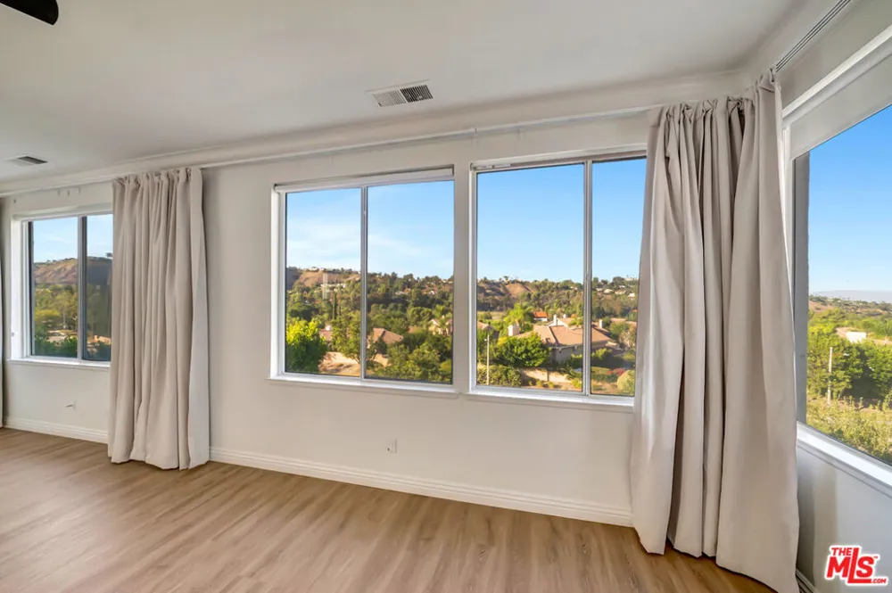 24819 Calle Cedro Calabasas, CA 91302