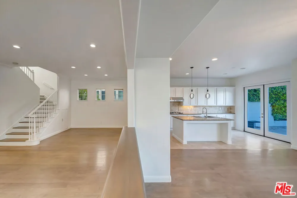 24819 Calle Cedro Calabasas, CA 91302