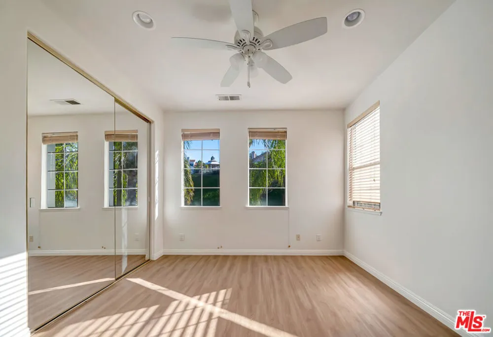 24819 Calle Cedro Calabasas, CA 91302