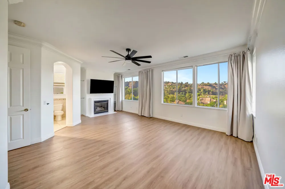 24819 Calle Cedro Calabasas, CA 91302