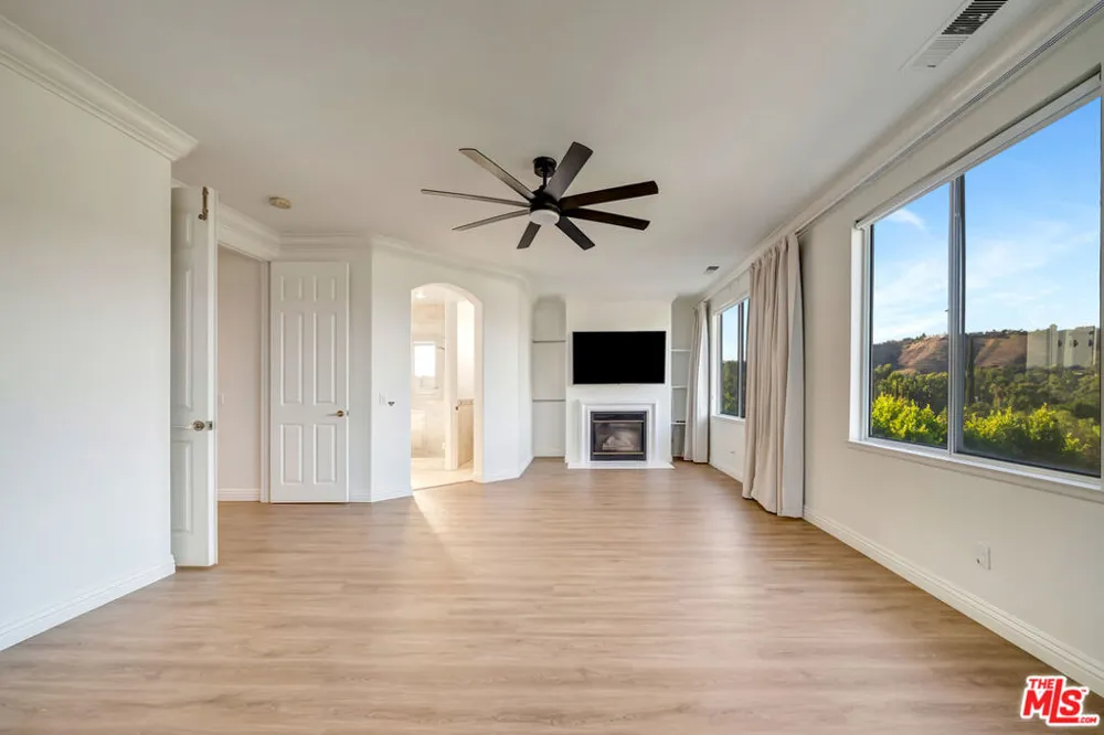 24819 Calle Cedro Calabasas, CA 91302