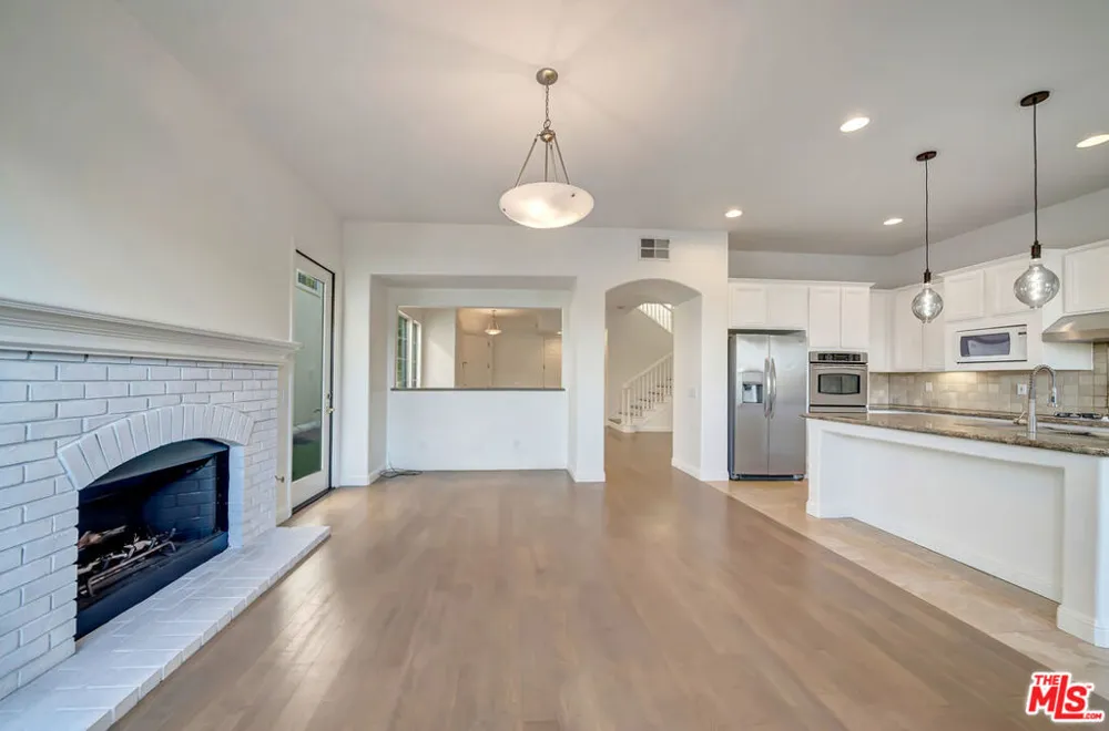24819 Calle Cedro Calabasas, CA 91302