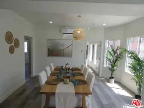 1587 W 35th Place