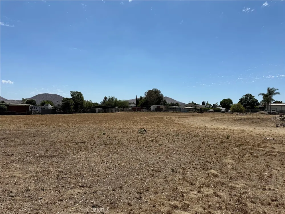 11048 Cactus Bloomington, CA 92316