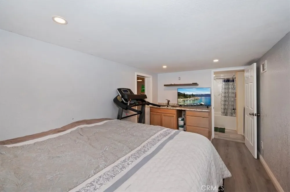 23869 Wildwood Crestline, CA 92325