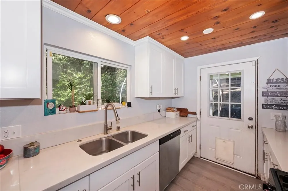 23869 Wildwood Crestline, CA 92325