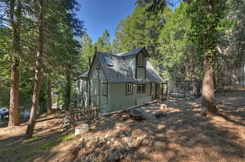 23869 Wildwood Crestline, CA 92325
