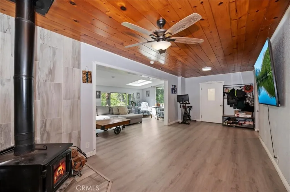 23869 Wildwood Crestline, CA 92325