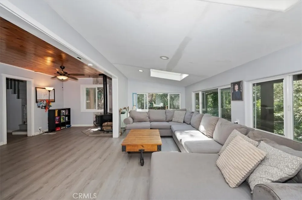 23869 Wildwood Crestline, CA 92325