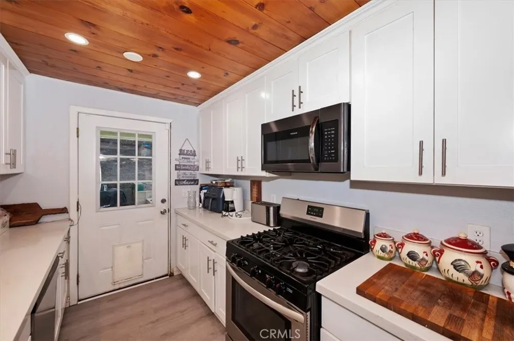 23869 Wildwood Crestline, CA 92325