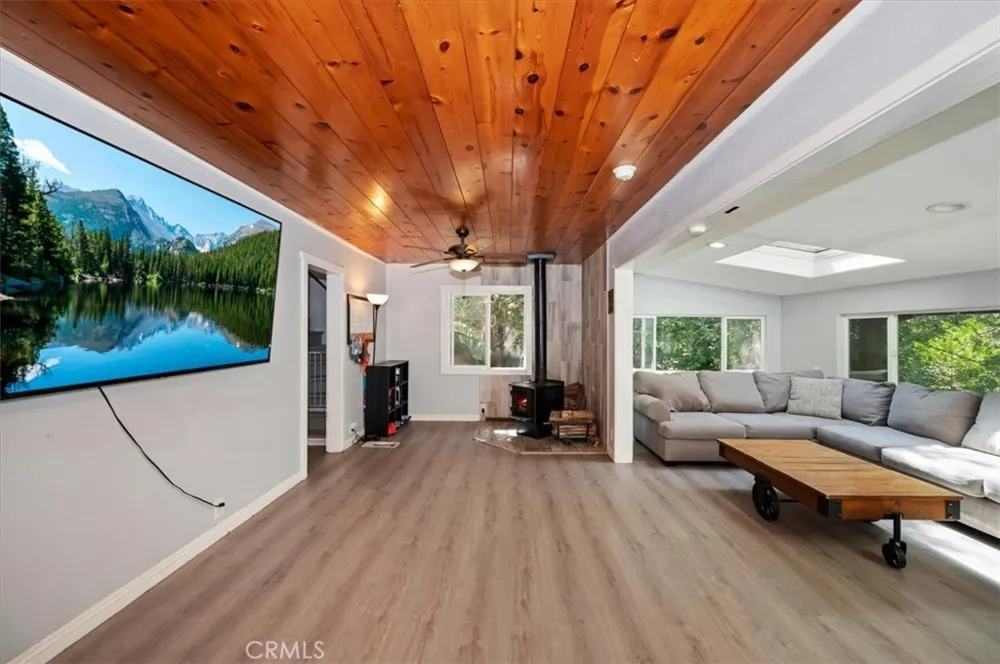 23869 Wildwood Crestline, CA 92325