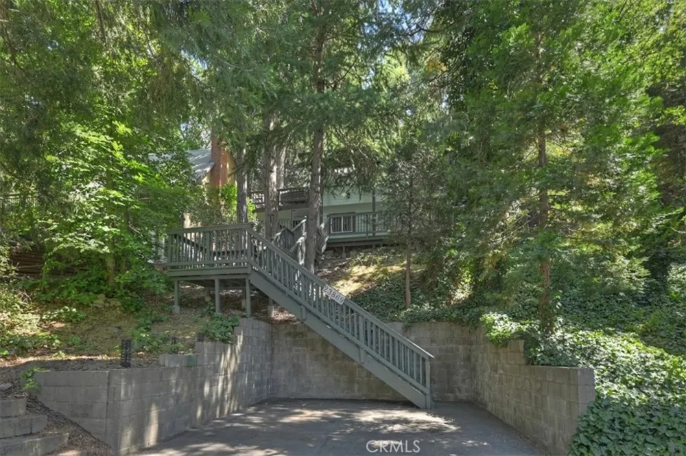 23869 Wildwood Crestline, CA 92325