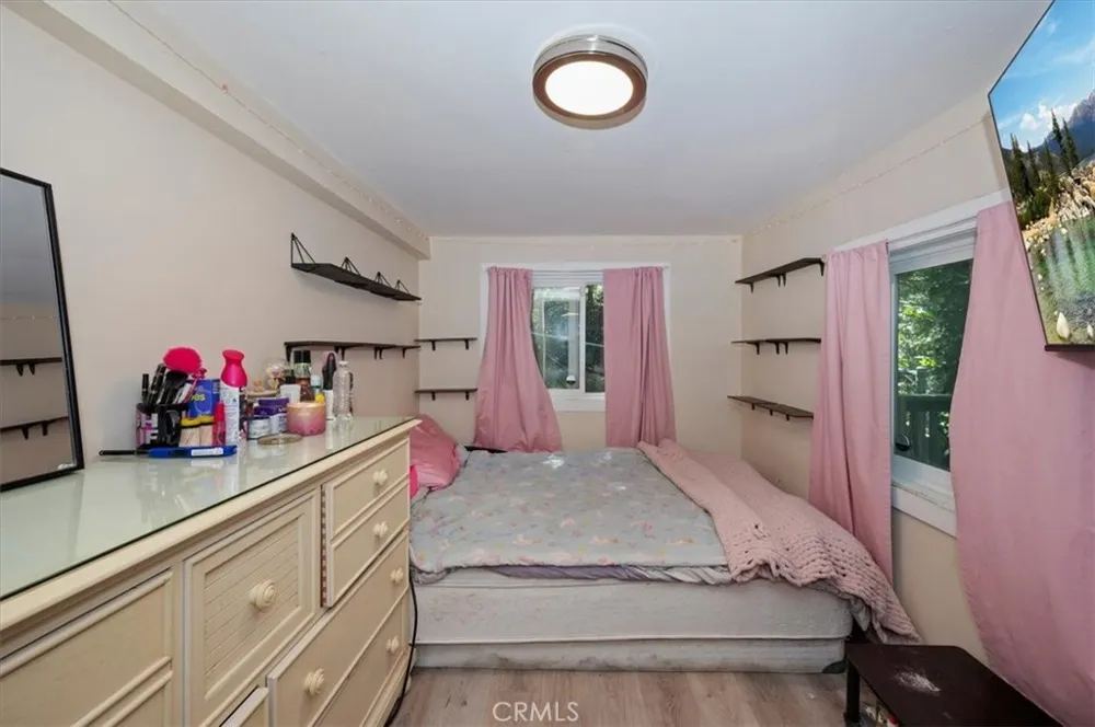 23869 Wildwood Crestline, CA 92325
