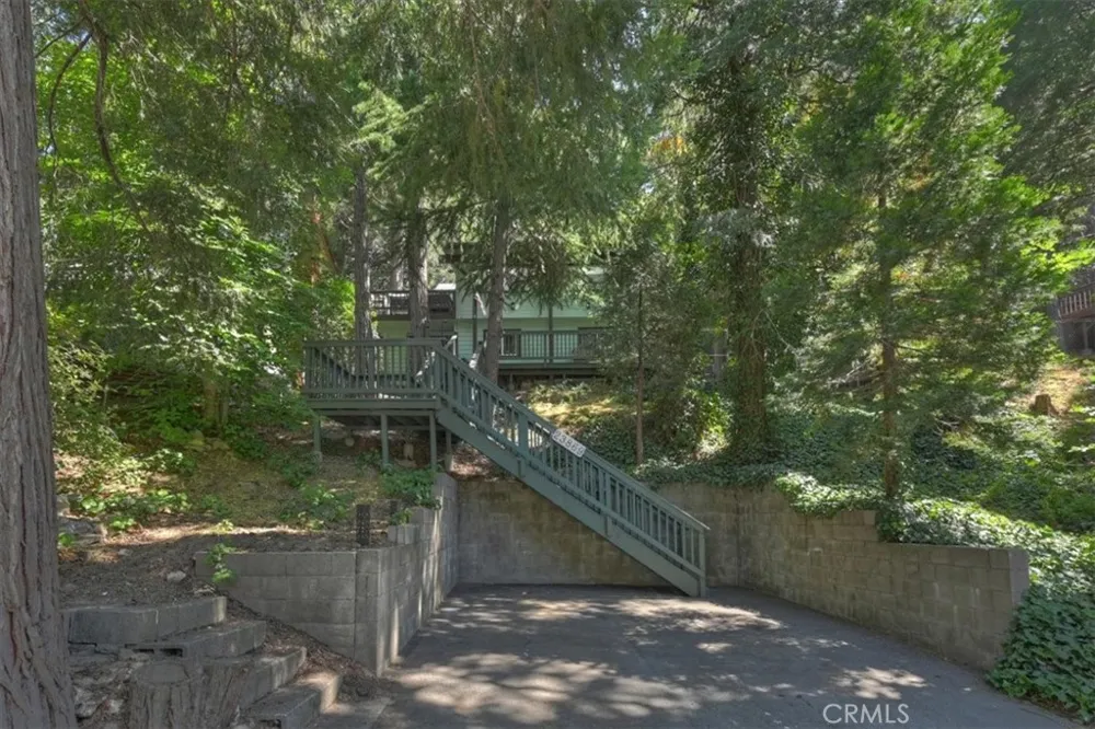 23869 Wildwood Crestline, CA 92325