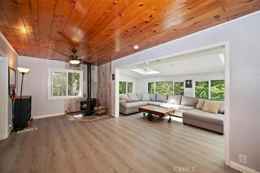 23869 Wildwood Crestline, CA 92325
