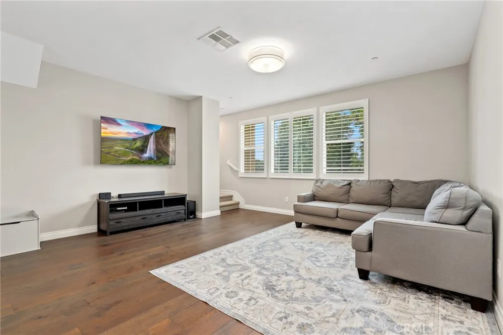 649 W Foothill Boulevard #2 Glendora, CA 91741