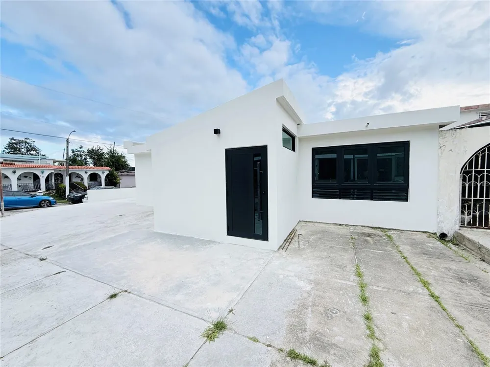 TRIPLEX HOUSE  Calle 5 D1 EXT. BUSO Humacao, PR 00791