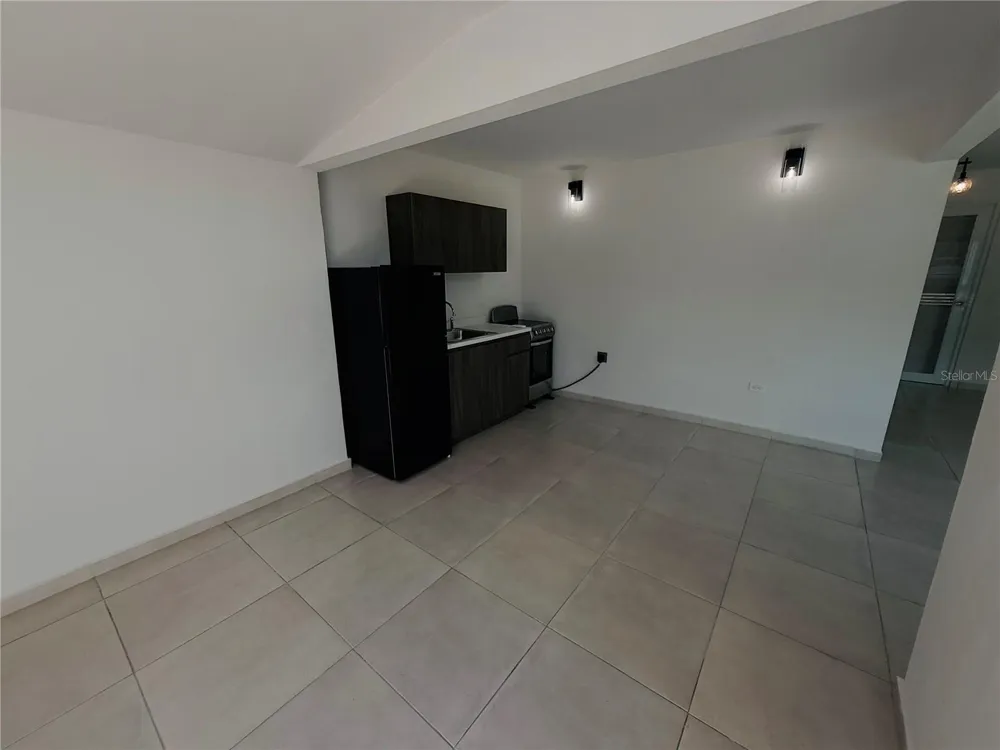 TRIPLEX HOUSE  Calle 5 D1 EXT. BUSO Humacao, PR 00791