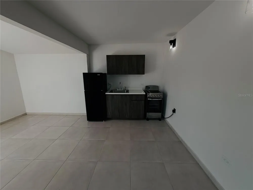 TRIPLEX HOUSE  Calle 5 D1 EXT. BUSO Humacao, PR 00791