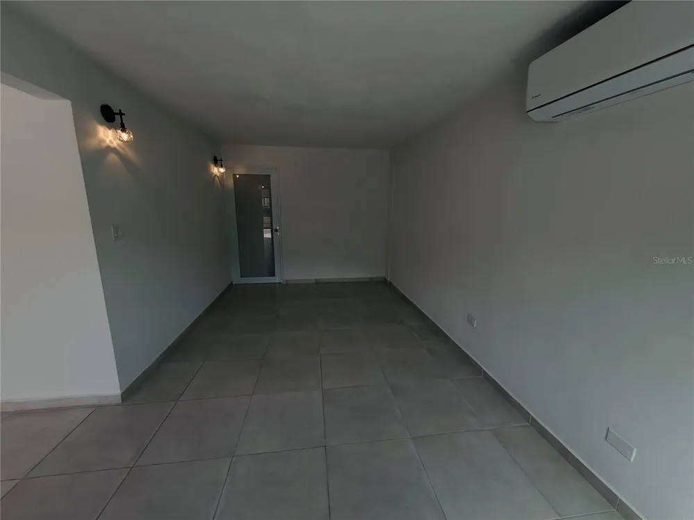 TRIPLEX HOUSE  Calle 5 D1 EXT. BUSO Humacao, PR 00791