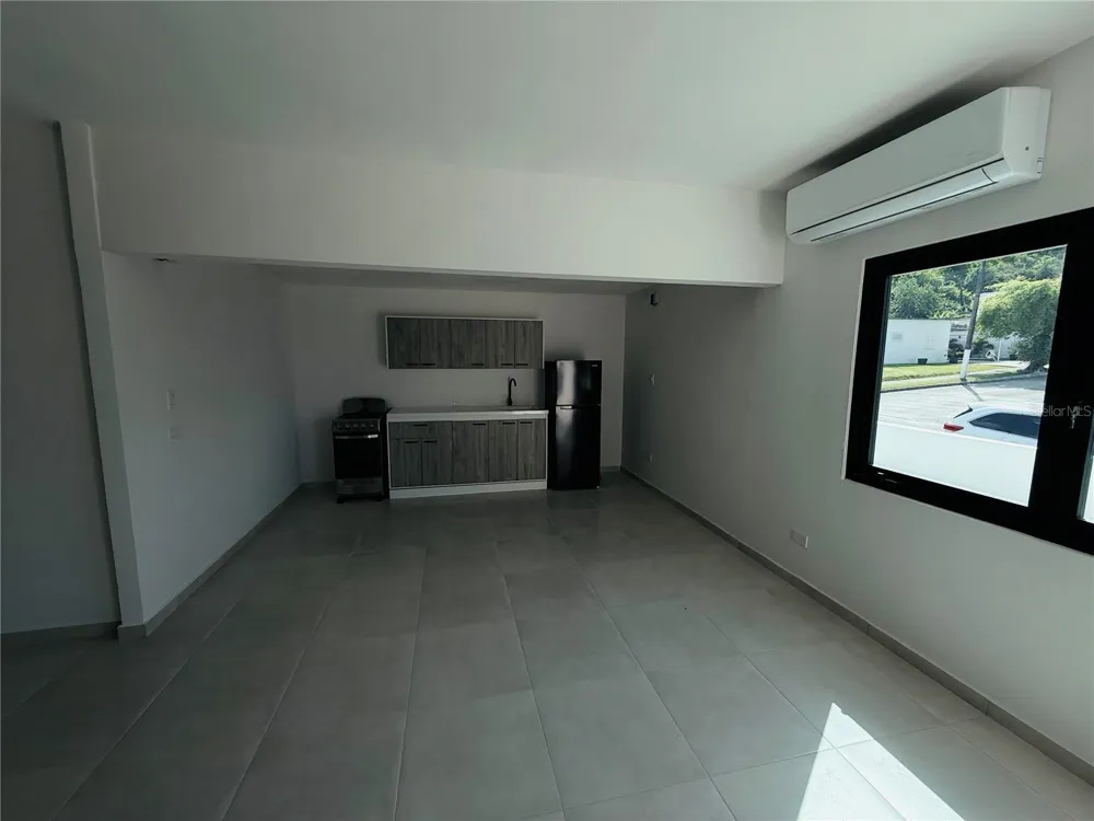 TRIPLEX HOUSE  Calle 5 D1 EXT. BUSO Humacao, PR 00791