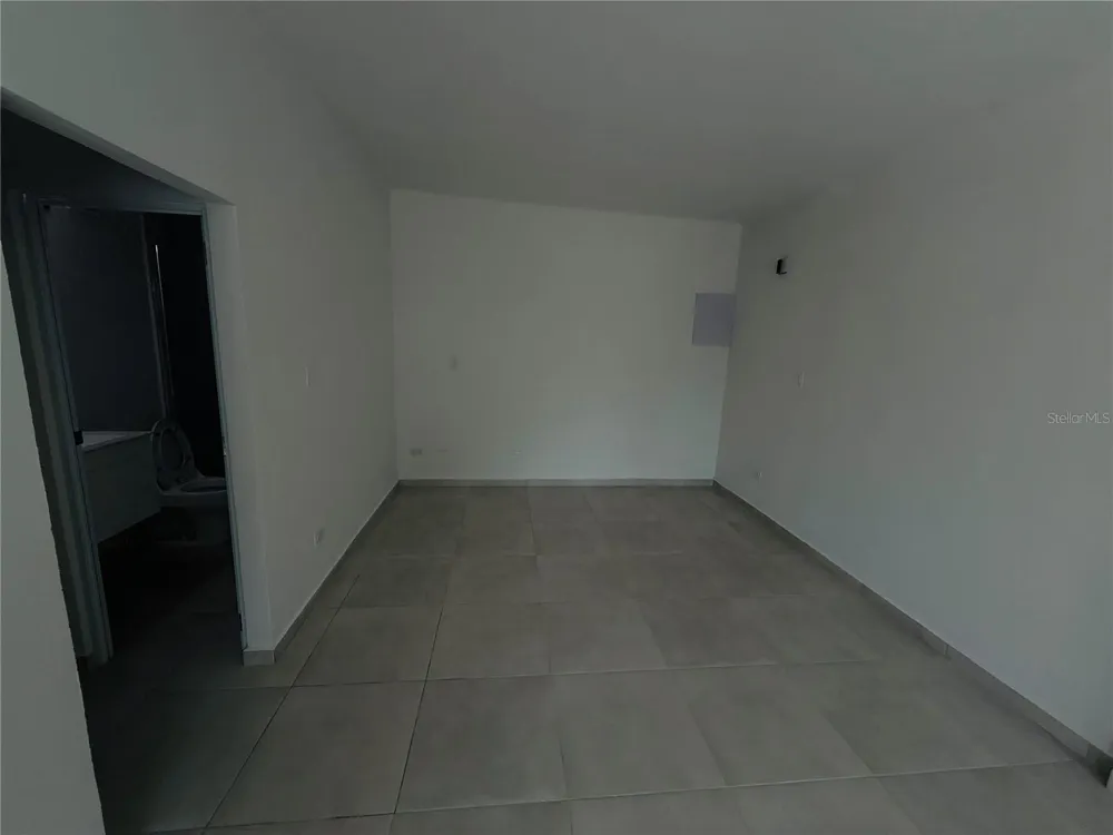 TRIPLEX HOUSE  Calle 5 D1 EXT. BUSO Humacao, PR 00791