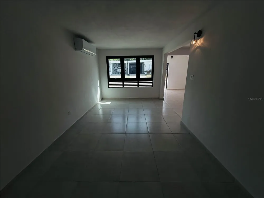 TRIPLEX HOUSE  Calle 5 D1 EXT. BUSO Humacao, PR 00791