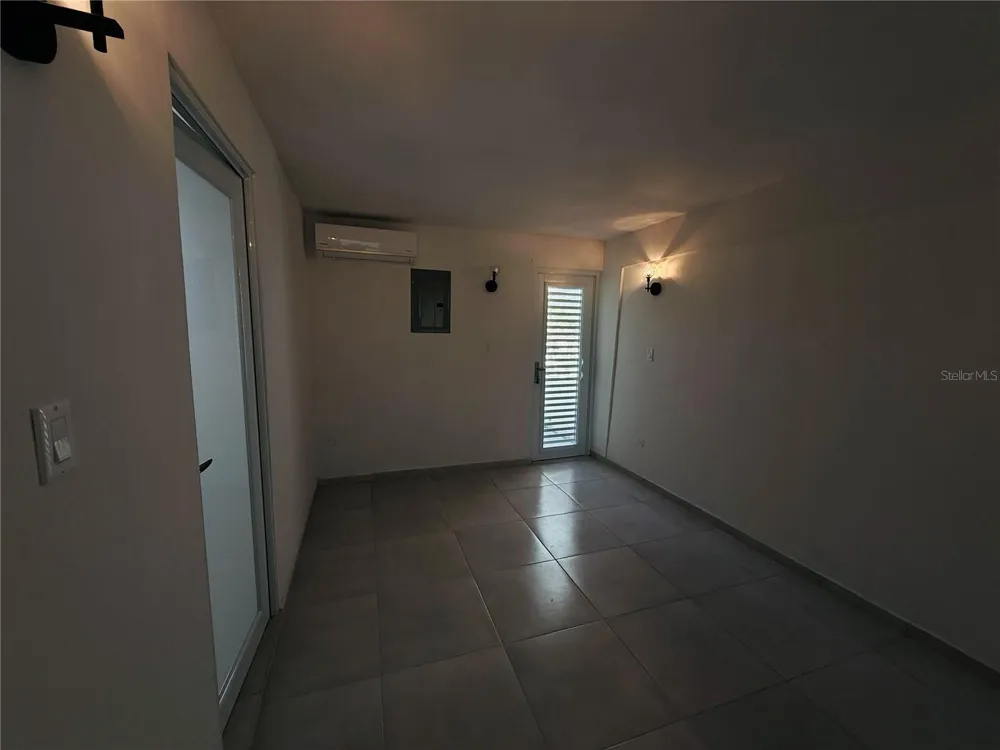 TRIPLEX HOUSE  Calle 5 D1 EXT. BUSO Humacao, PR 00791
