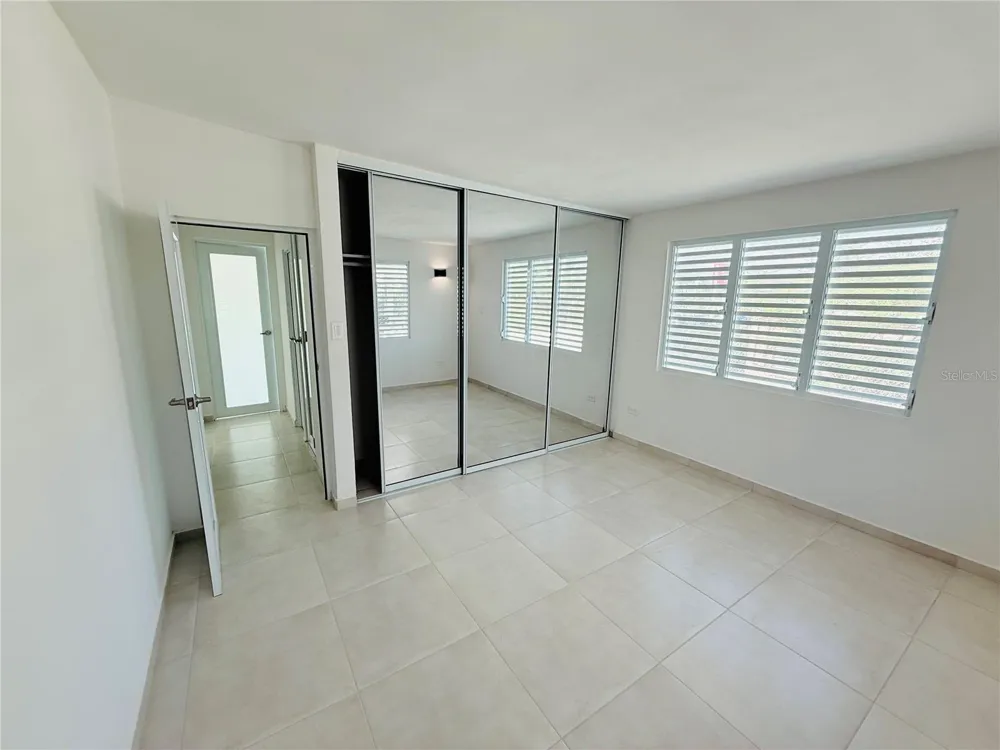 TRIPLEX HOUSE  Calle 5 D1 EXT. BUSO Humacao, PR 00791