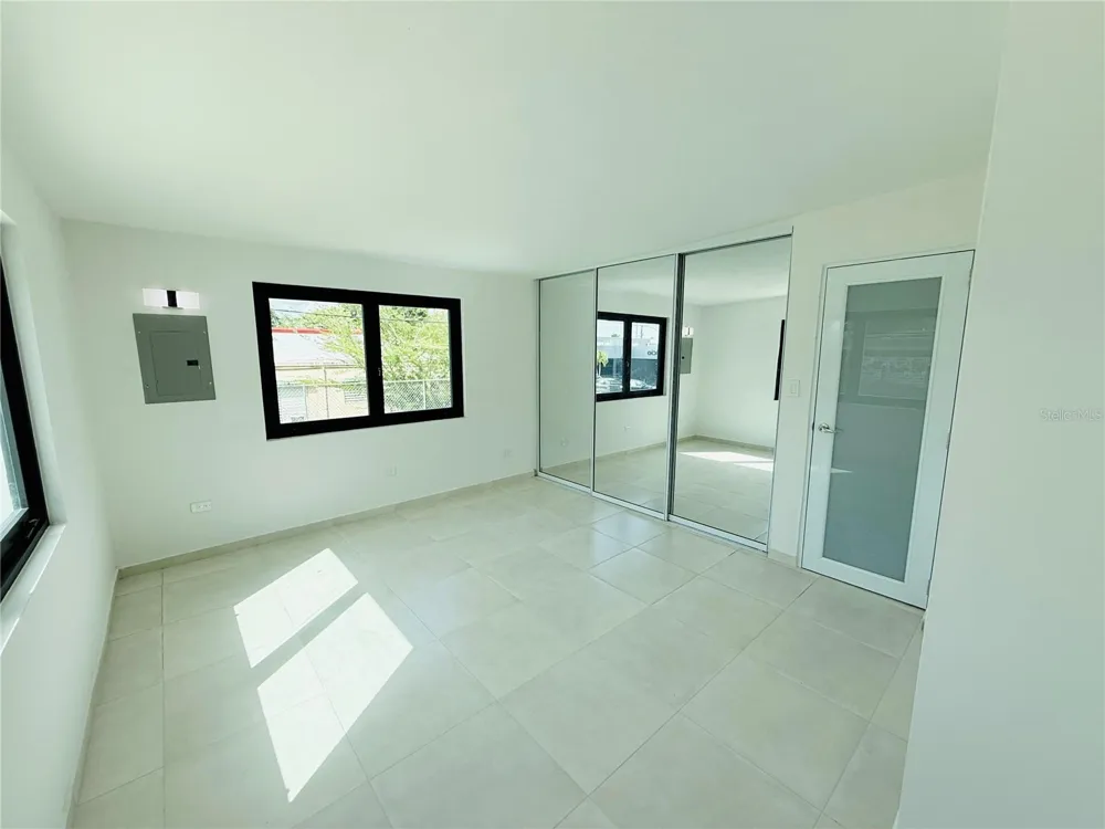 TRIPLEX HOUSE  Calle 5 D1 EXT. BUSO Humacao, PR 00791