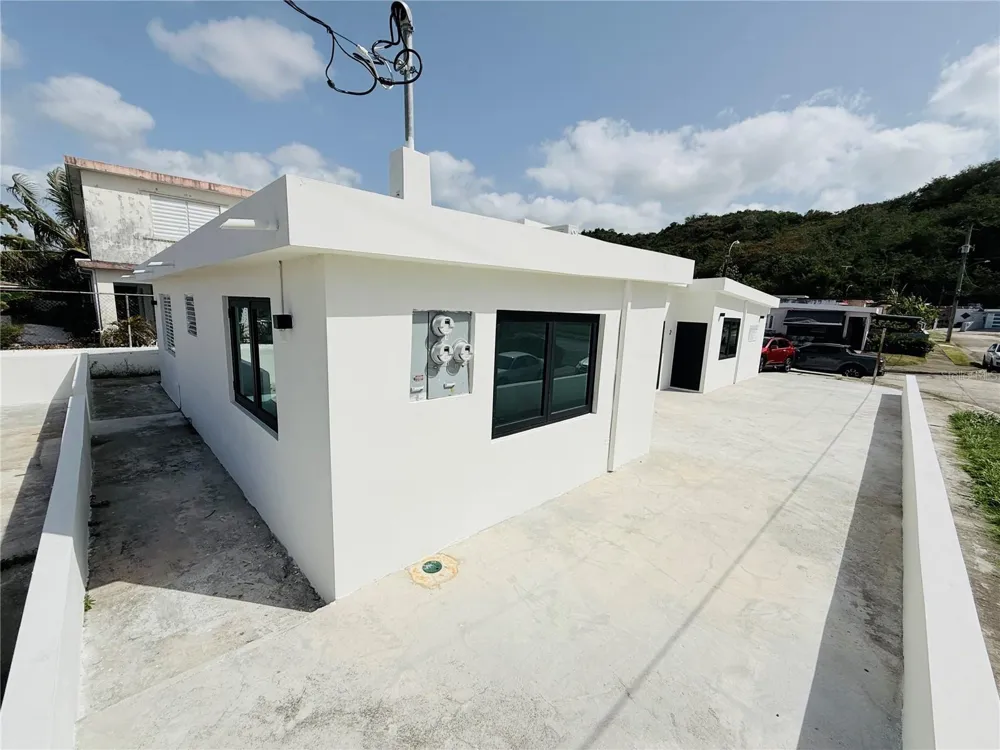 TRIPLEX HOUSE  Calle 5 D1 EXT. BUSO Humacao, PR 00791
