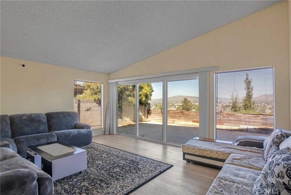 12647 Terra Bella Pacoima, CA 91331
