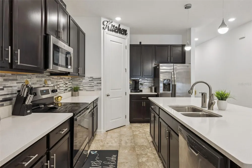 31736 BROADWATER AVENUE Leesburg, FL 34748