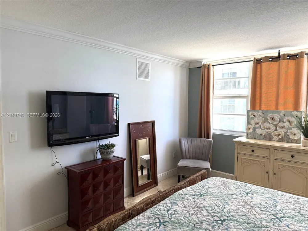 6917 Collins Ave #506 Miami Beach, FL 33141