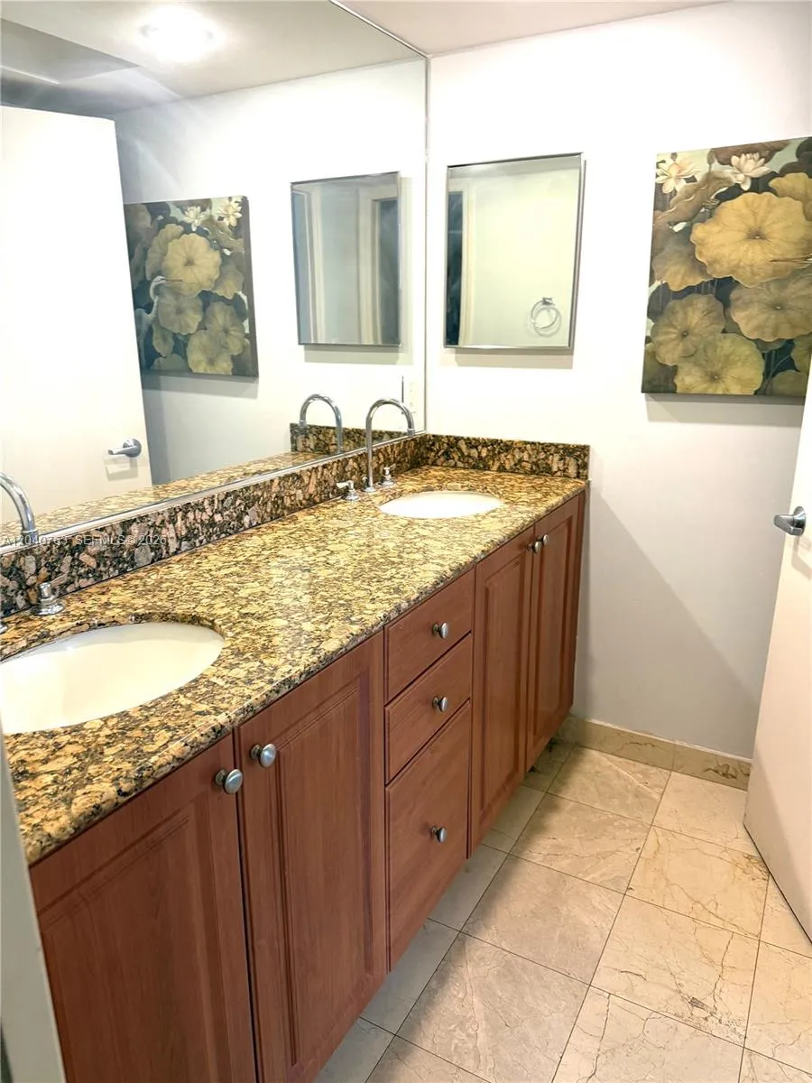 6917 Collins Ave #506 Miami Beach, FL 33141