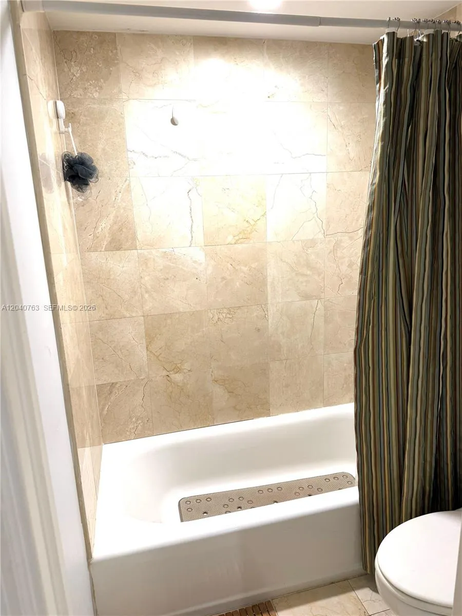 6917 Collins Ave #506 Miami Beach, FL 33141