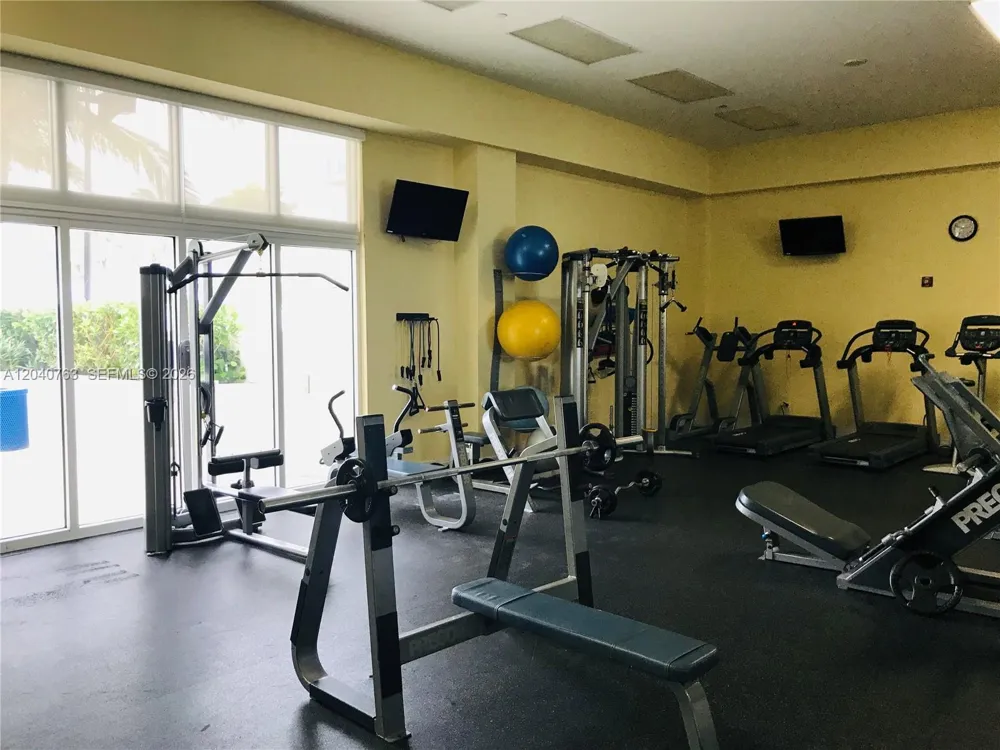 6917 Collins Ave #506 Miami Beach, FL 33141
