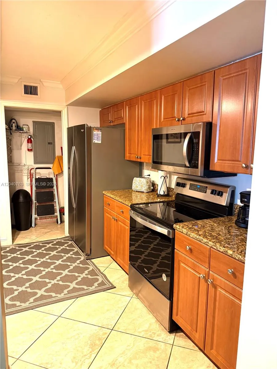 6917 Collins Ave #506 Miami Beach, FL 33141