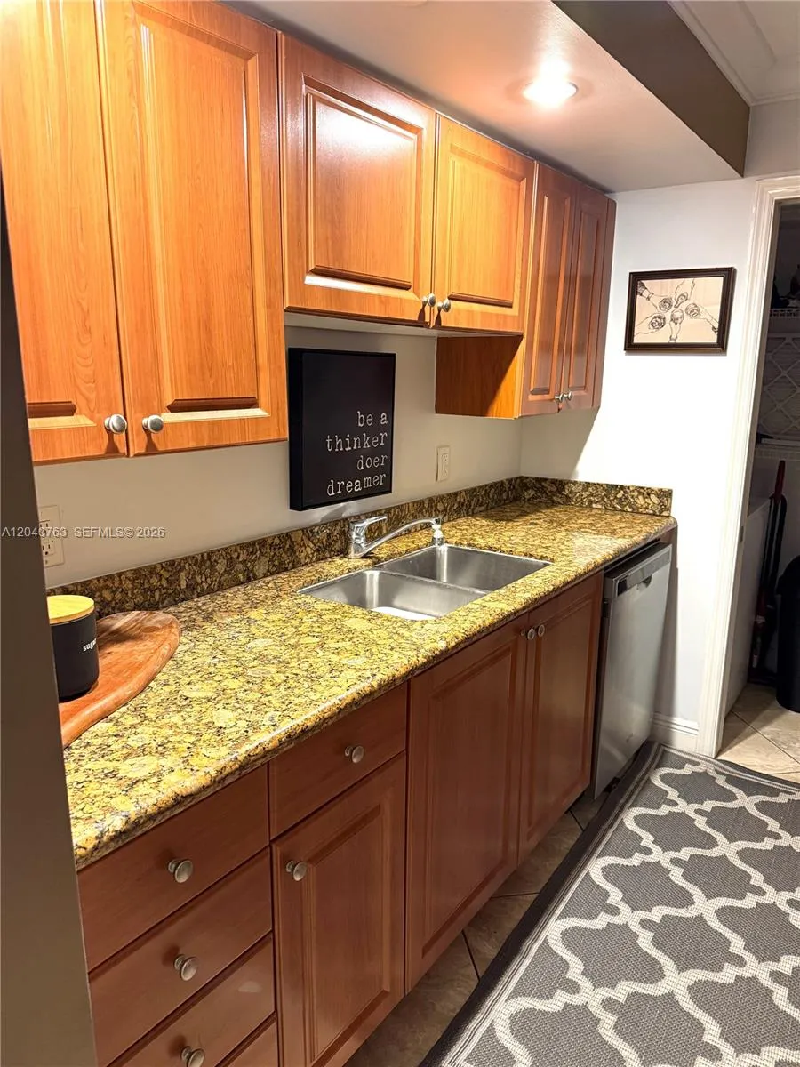 6917 Collins Ave #506 Miami Beach, FL 33141