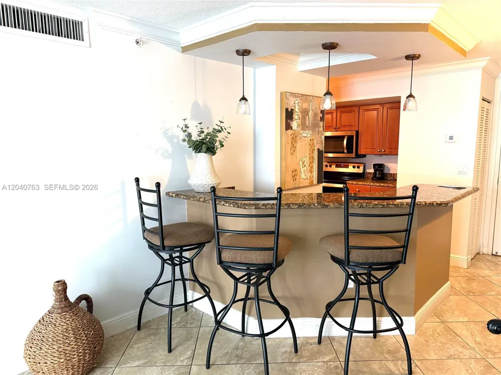 6917 Collins Ave #506 Miami Beach, FL 33141